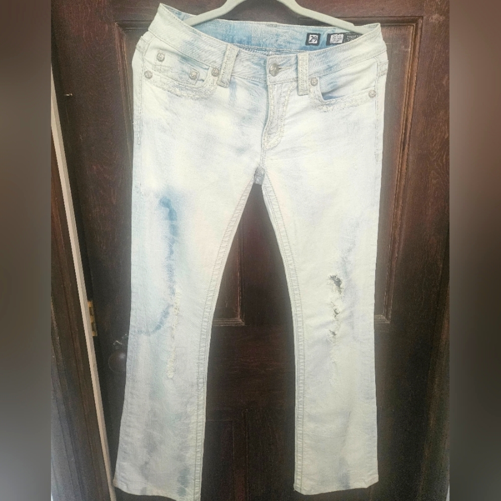 BLEACHED & DISTRESSED MISS ME JEANS W/EMBROIDERY.BOOT CUT.QUITE COOL.SEXY FIT!